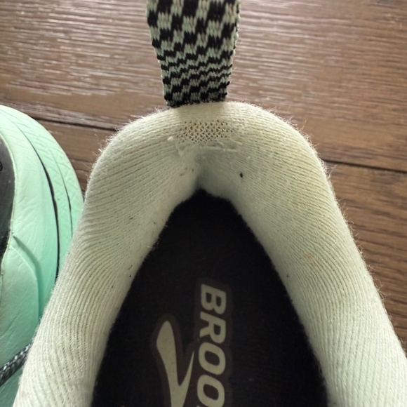 Brooks Cascadia 16 Women’s Size 8 (B regular) Running Shoes Hiking Black Mint - Picture 8 of 10